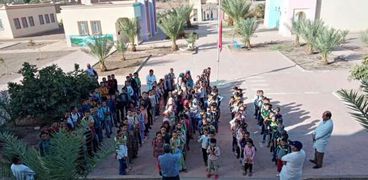 طلاب المغرب خلال قراءة الفاتحة ترحما على ضحايا الزلزال
