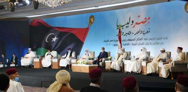 الرئيس مع  القبائل الليبية