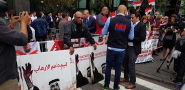 تظاهرات ضد أمير قطر