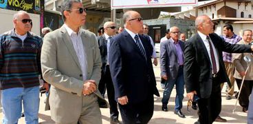 جولة محافظ القاهرة بمحيط الاستاد