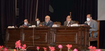 جانب من إجتماع مجلس جامعة القاهرة