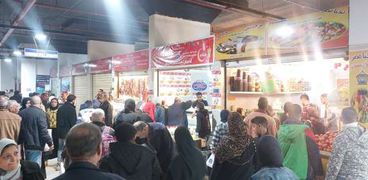 إقبال على معرض أهلا رمضان في الإسكندرية