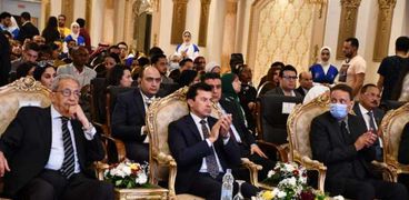 وزير الرياضة يفتتح النسخة الثالثة لمنحة ناصر للقيادة الدولية
