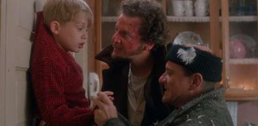 مشهد من فيلم "Home Alone"