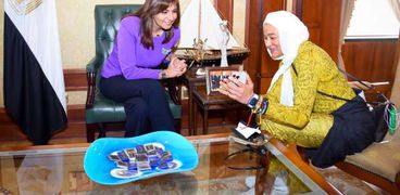 وزيرة الهجرة تستقبل البطلة «منال رستم».. أول مصرية تصل قمة جبال إيفرست