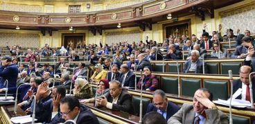 أعضاء النواب خلال انعقاد الجلسة العامة بالبرلمان