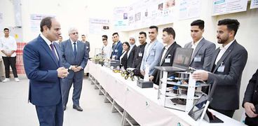 الرئيس السيسى يستعرض ابتكارات طلاب جامعة «برج العرب التكنولوجية»