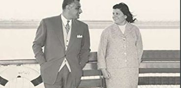 جمال عبدالناصر وزوجته تحية