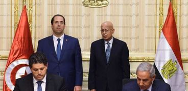 رئيس الوزراء ونظيره التونسي خلال توقيع اتفاقيات