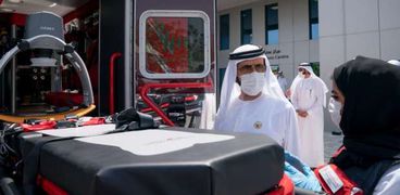 الشيخ محمد بن راشد آل مكتوم حاكم دبي في غرفة عمليات معرض إكسبو