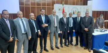 المهندس جابر دسوقي والمهندس احمد صدقي مع اعضاء مجلس ادارة الشركة