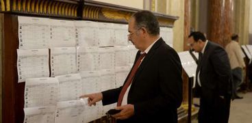 برلمانيون يبحثون عن أسماء النواب المقترحة لخوض انتخابات اللجان