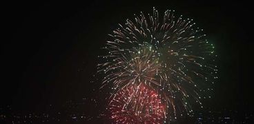 الألعاب النارية تزين سماء سلطنة عمان ابتهاجا باليوم الوطني العماني ال 51
