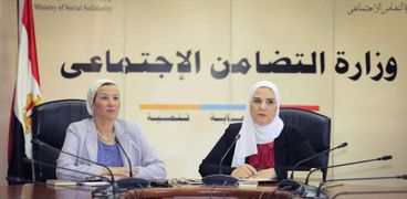 نيفين القباج وزيرة التضامن الاجتماعي وياسمين فؤاد زيرة البيئة