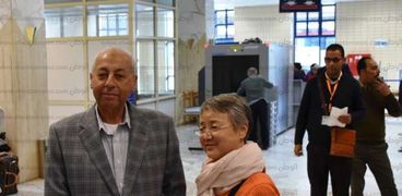 محافظ أسوان يشيد بإدارة مطار أسوان فى استقبال السائحين الصينين