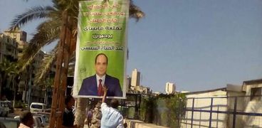 لافتات الترحيب بالرئيس السيسي تملئ كورنيش الإسكندرية