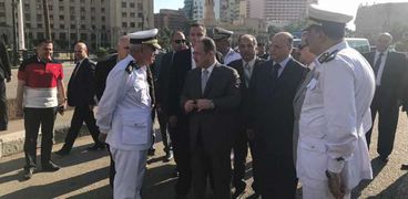 وزير الداخلية خلال جولته في الأقسام والميادين