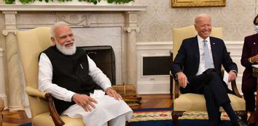 الرئيس الأمريكي جو بايدن «يمين» ورئيس وزراء الهندي ناريندرا مودي «يسار»