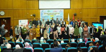 تكريم 50 طالباً وطالبة من الفائقين بجامعة كفر الشيخ ضمن برنامج «حاضنات الطلاب الفائقين»