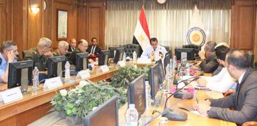 خالد عبد الغفار وزير التعليم العالي ترأس خلال   اجتماع اللجنة العليا  للمشروعات القومية للوزارة