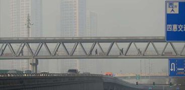 بالصور| مدينة صينية تلغي رحلات جوية بسبب الضباب الدخاني
