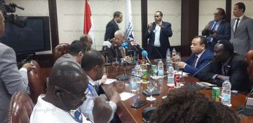 مكرم محمد أحمد خلال المؤتمر الصحفي