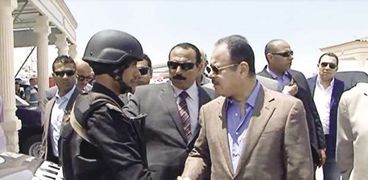 وزير الداخلية خلال تفقده استعدادات قوات الأمن «صورة أرشيفية»