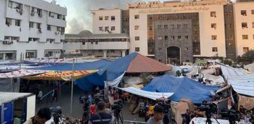 قوات الاحتلال تستولى على جثث الشهداء في مجمع الشفاء بغزة