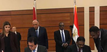 وزير التنعليم العالي مع نظيره السوداني
