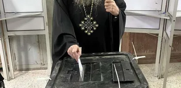 أسقف مغاغة يدلي بصوته في الانتخابات الرئاسية