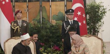لقاء الإمام الأكبر برئيسة سنغافورة