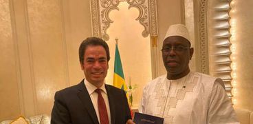 المسلماني يهدي رئيس السنغال نسخة من كتابه "أمة في خطر"