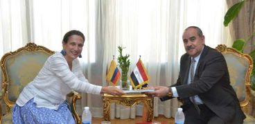 وزير الطيران يلتقى سفيرة كولومبيا بالقاهرة لتسيير خط طيران مباشر