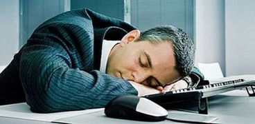 دراسة: النوم أثناء العمل له فوائد كثيرة