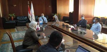 خلال اجتماع الدكتور محمد عبد العاطي وزير الموارد المائية و الري مع قيادات الوزارة