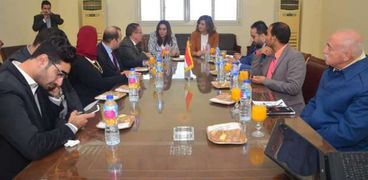 وزيرة الهجرة ومحافظ دمياط تعقدان اجتماعا مع مستثمرين مصريين وأجانب