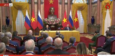 الرئيس الروسي فلاديمير بوتين ونظيره الفيتنامي