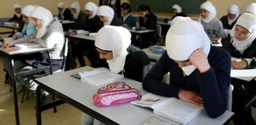 "التربية الفلسطينية": إسرائيل تربط ترميم مدارس القدس باعتماد مناهجها