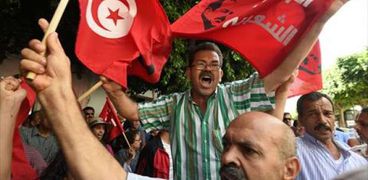 بالصور| مظاهرات غاضبة قبل افتتاح جلسة لقضية بلعيد في تونس