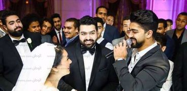 بالصور| مينا عطا يحيي حفل زفاف خالد وإسراء بحضور نجوم المجتمع
