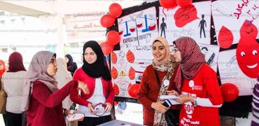 " اهمية التبرع بالدم" .. حملة لطلاب صيدلة طنطا