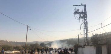 الاحتلال يطلق غاز مسيل للدموع على الطالبات