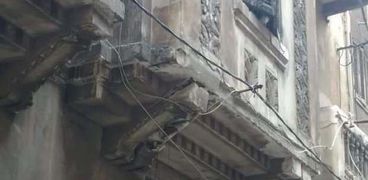 سقوط أجزاء من "بلكونة" بوسط الإسكندرية دون إصابات
