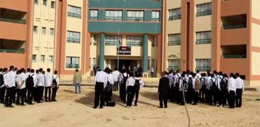 بالفيديو| طابور الصباح في أول مدرسة نووية بمصر والشرق الأوسط