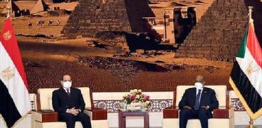 الرئيس السيسى والفريق أول «البرهان» خلال لقائهما اليوم فى السودان