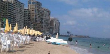هدوء على شواطئ الإسكندرية خلال يوم وقفة عرفات