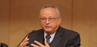 الدكتور أحمد زايد رئيس مكتبة الإسكندرية