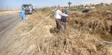 رئيس حى فيصل يتابع أعمال وقف تسريب المياه