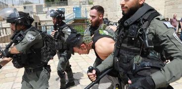 الاحتلال الإسرائيلى يعتقل فلسطينيين فى القدس