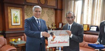 محافظ المنيا مع سفير الهند